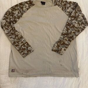 Ariat Men's Long Sleeve Shirt with Camouflage Accents